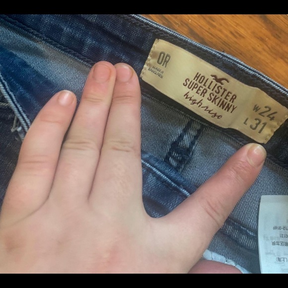 Hollister Ripped Skinny Jeans - Picture 2 of 2
